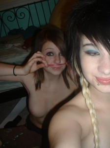 Gouines emo se baisent emo sexy Gouines emo se baisent